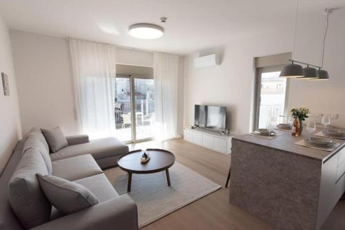 Kaisariani Apartamento | Bright apartment in the New building (FORM F1)