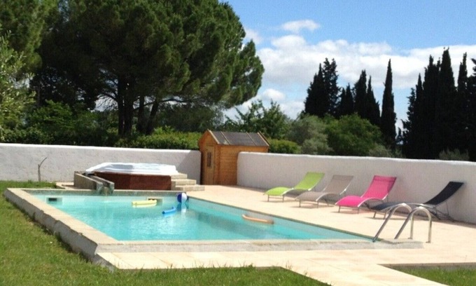 Villalbe Apartamento | Apartamento luminoso, con mucho carácter, terraza privada, piscina, jardín.