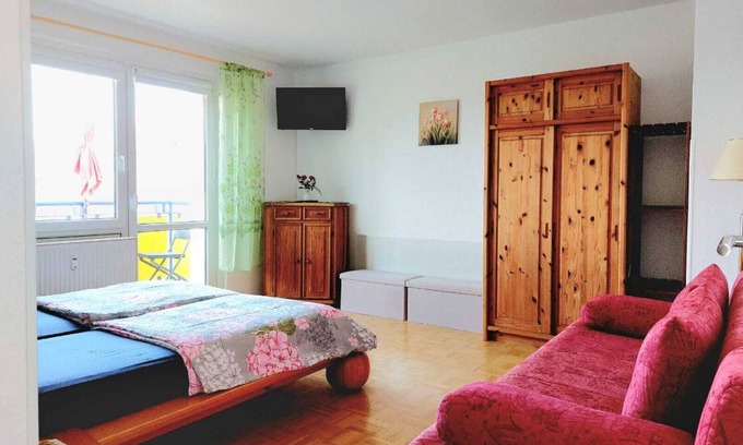 Gruna Apartamento | Bright Apartment with Balcony at the Big Garden Near City Center