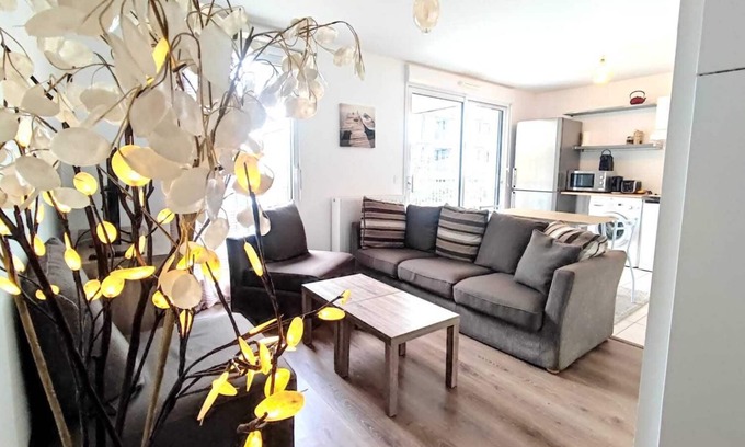 Bassins a Flot Apartamento | Bright apartment with pool in Bordeaux
