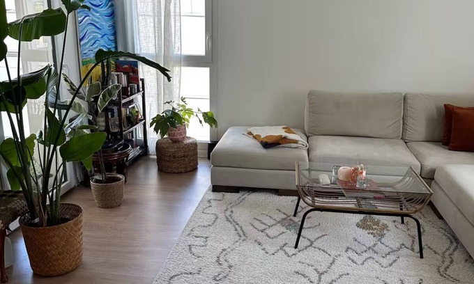 Quartier Grammont Apartamento | Bright apartment with terrace Private parking