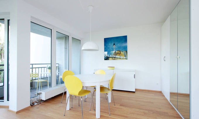 Neukoelln Apartamento | Luminoso apartamento con vistas al agua - accesible en silla de ruedas
