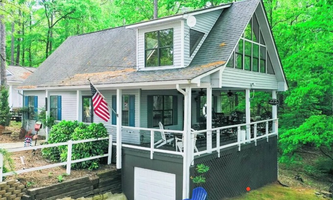 Iuka Cabina | Bright Aqua Yacht Harbor Pickwick Lake Lakeview Home Boat Garage Sleeps 10+