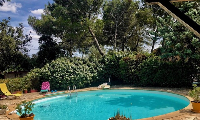 Garrigues Villa | Villa luminosa y bonita, piscina privada, terrazas y jardín, cerrada.