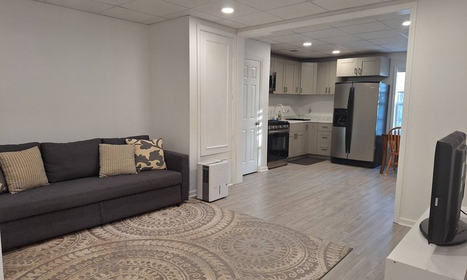 Buford Apartamento | Bright Basement Apt. in Sugar Hill with Full Kitchen