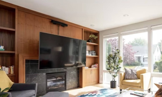 Richmond Casa | Bright & Beautiful 4 bed/3 bath home in Desirable Neighborhood- Pet Friendly!
