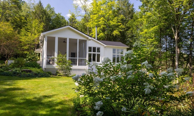 Lenox Casa | Bright & beautiful lakefront retreat. 5 minute walk to Tanglewood!