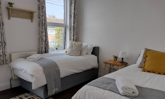 Abbey Wood Casa | Bright Beautiful Twin Bedroom For Rent at Abbey Wood Station