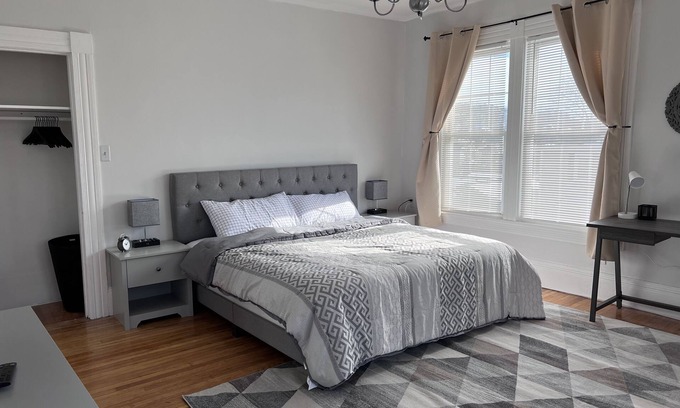 Worcester Casa | Bright Bedroom with Private Bath