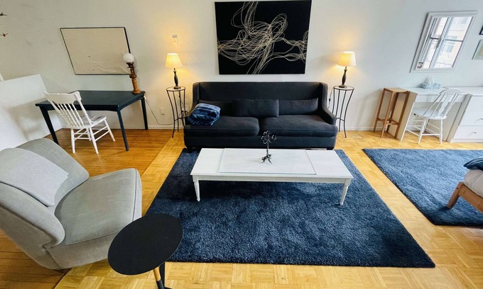 Little Italy Apartamento | Bright & Breezy Open Loft in A Sweet Spot