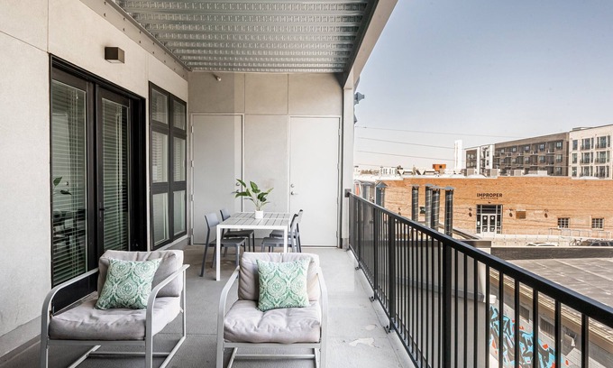 River North Art District Condominio | Bright & Breezy | RiNo Art Lofts