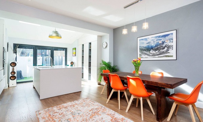 Earlsfield Casa | Bright by Wimbledon Park