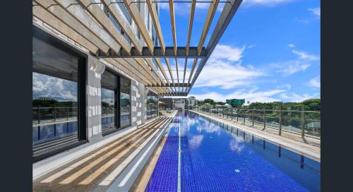Spring Hill Apartamento | Bright CBD 2 bedroom resort-style escape