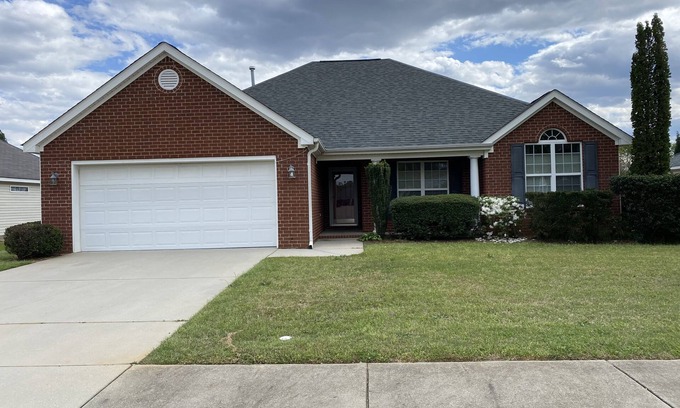 Aiken Casa | Bright centrally located 3 bed/2 bath with fenced private yard