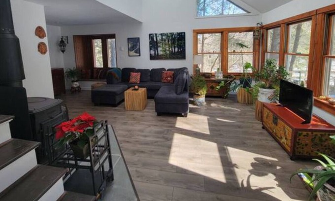 Garrison Casa | Bright Charming 3B/3B Secluded Garrison Retreat