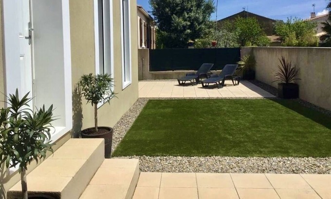 Olonzac Casa | Bright cheerful 3 Bedroom home over single level with fantastic outdoor space.
