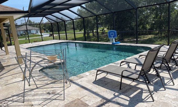 Port Charlotte - Charlotte Harbor Casa | ☀️ Bright & Cheerful 4 Bedroom Home with a Pool sleeps 10💦