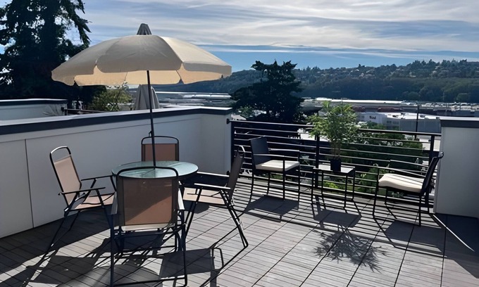 West Queen Anne Casa | Bright & Clean 3br Queen Anne Townhouse | Sophari