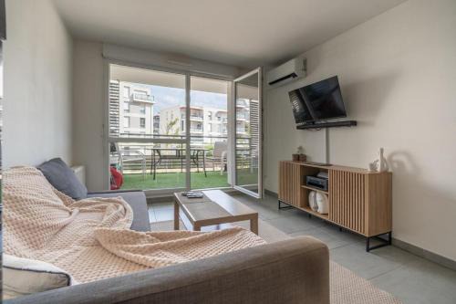 Vitrolles Apartamento | Bright cocoon between sea & airport all comforts