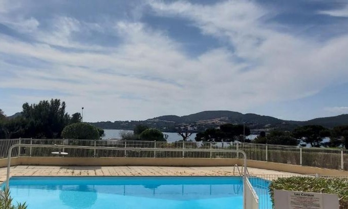 Agay Apartamento | Bright cocoon with pool - facing the sea