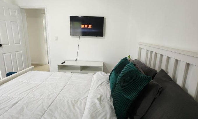 Tamarac Casa | Bright & Comfortable Private Room in a Family Home, Shared nice Bath