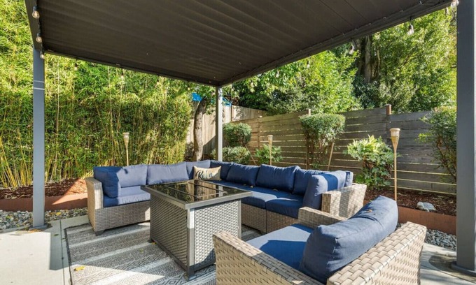 Central District Casa | Bright & Comfy Central Gem