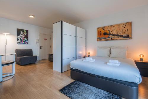 Falca Apartamento | Bright & Comfy Flat in Lisbon by LovelyStay