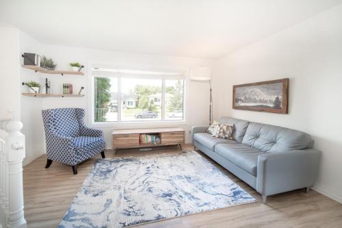 Steinbach Casa | Bright & Convenient b/w 2 Parks