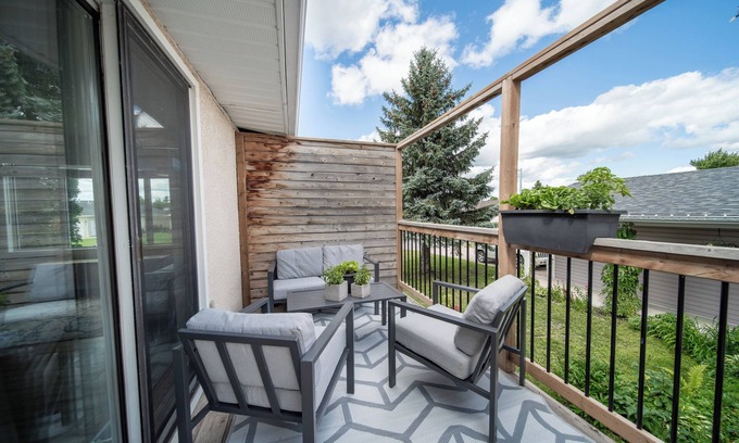 Steinbach Casa | Bright & Convenient b/w 2 Parks; Perfect for Sports weekend or Family getaway