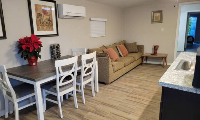 Tucson Casa | Bright Cozy 2br-1ba Guesthouse