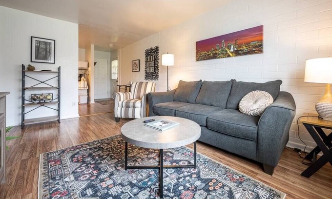 Brownsburg Apartamento | Bright & Cozy Apt w Free Parking and King Bed