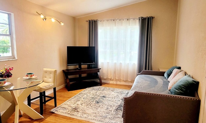 Southgate Apartamento | Bright, cozy studio in the middle of Sarasota