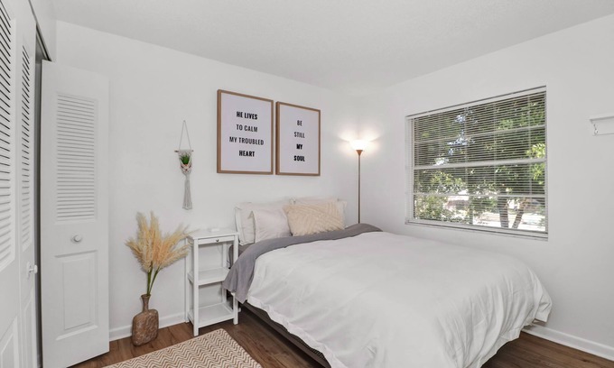 St. Petersburg - Clearwater Casa | Bright & Cozy Townhouse 2,600 monthly