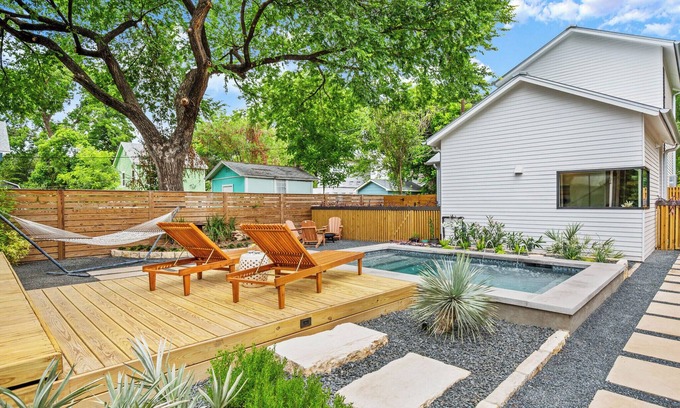 Govalle Casa | Bright Eastside ATX Bungalow w/ Heated POOL