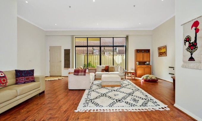 Footscray Casa | Bright & Eclectic Home - Footscray, VIC