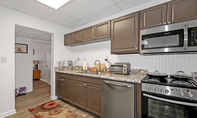 North Decatur Casa | Nature Lover APT: Extended Stays, Monthly Rates!