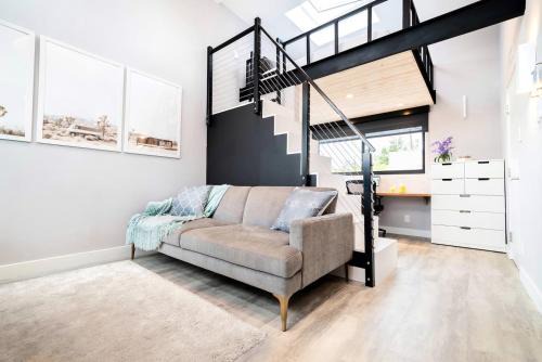 Mar Vista Casa | Bright European Loft In Venice Beach