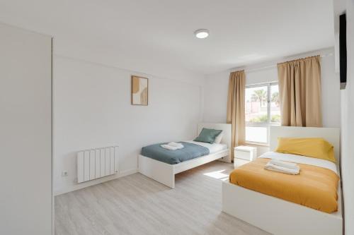 Paco De Arcos Apartamento | Bright & Family Flat in Paço de Arcos by HostWise