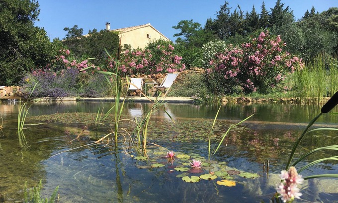 La Capelle-et-Masmolene Apartamento | Bright, open-plan vacation apartment in Provence for nature and culture lovers
