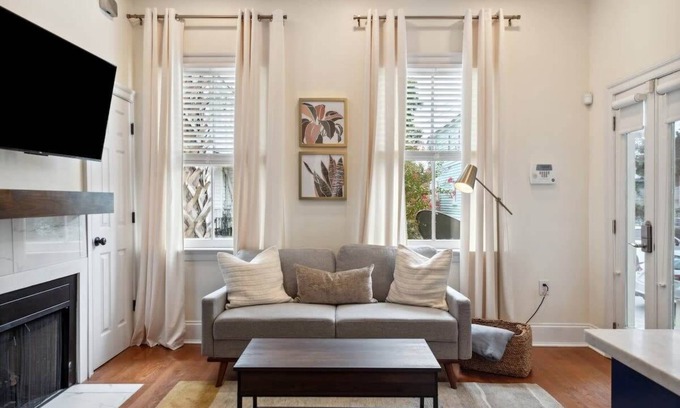 Westside Apartamento | Bright & Fun 1 Bedroom Monthly Rental