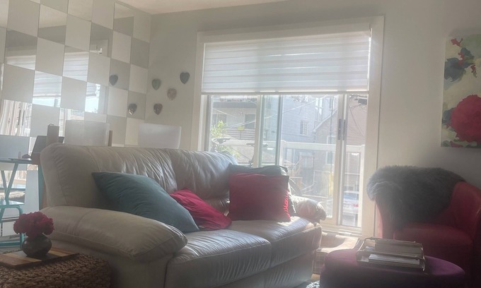 Bankview Apartamento | Bright, Funky and Clean Downtown Apartment