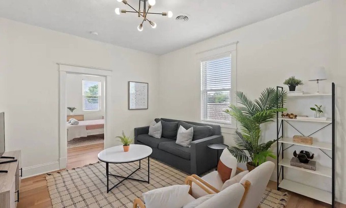 Hampton Casa | Bright, Historic 2-Bdrm Home by the Beach