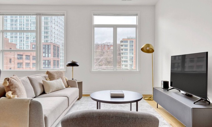 Hoboken Apartamento | Bright Hoboken 2BR w/ Gym, Pool & Shuttle, near waterfront, by Blueground