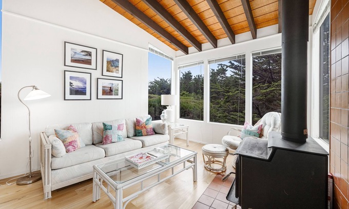 Salmon Creek Casa | Bright Home 800 Feet from Salmon Creek Beach w/ Wood Stove & Pool Table