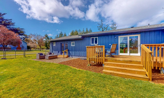 Ocean Park Casa | Bright home with large yard, deck & firepit - walk to the beach