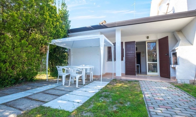 Lido degli Scacchi Villa | Villa con entrada independiente y jardín, a 200 metros del centro y barbacoa.