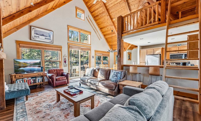 Keystone Casa | Bright Keystone Getaway w/ Loft, Near Ski Lifts