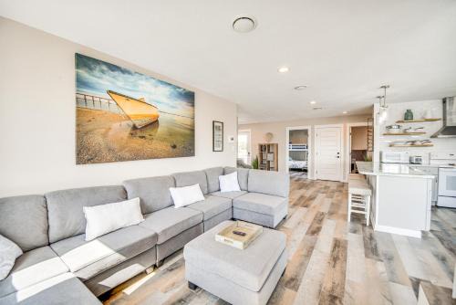 Sea Scape Casa | Bright Kitty Hawk Home with Hot Tub, Walk to Beach!