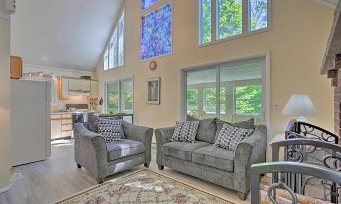 Hamlin Casa | Bright Lake Ariel Home Family and Pet Friendly