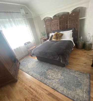 Bexhill-on-Sea Casa | Bright large double with parking and lovely bath